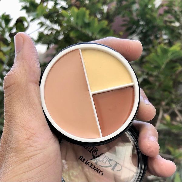 Achieve a Flawless Look with the 3-Color Concealer Kit